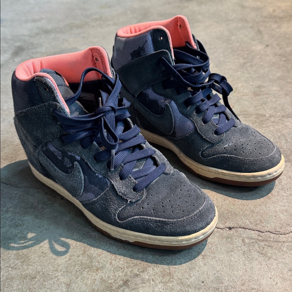 Nike Women's High-Top Sneakers - Navy Blue SIZE 7 PRE-LOVED asking $44